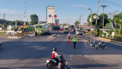 Satlantas Polres Kediri Antisipasi Kemacetan di Simpang 3 Pos Mengkreng