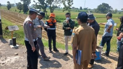 Kasat Lantas Polres Kediri Bersama Sejumlah Pejabat Dinas Terkait Tinjau Lokasi Persiapan Pembangunan Pos Jaga Perlintasan sebidang KA di Kec. Papar