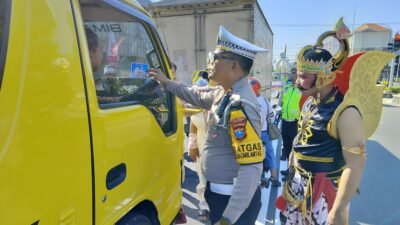 Polres Ngawi  Libatkan  Tokoh Wayang Saat Operasi Patuh Semeru 2024 Ajak Masyarakat Tertib Lalin