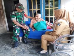 Jenguk Janda Veteran, Sertu M. Bahrowi Anjangsana Ke Rumah Mbah Sumini