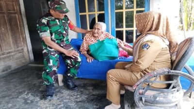 Jenguk Janda Veteran, Sertu M. Bahrowi Anjangsana Ke Rumah Mbah Sumini