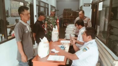 Polsek Pagu Pam Pendistribusian Bantuan Beras Cadangan Pangan Pemerintah