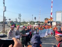 Sat Lantas Polres Kediri  bersama Daop 7 Madiun Laksanakan Sosialisasi Keselamatan Berlalu Lintas di Perlintasan Sebidang