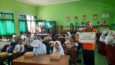 SARAPAN BERGIZI UNTUK SISWA SISWI SDN NGADILUWIH 3 KEDIRI