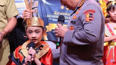 Kapolri dan Ketua Bhayangkari Sapa Dua Anak Pemenang Lomba Setapak Perubahan