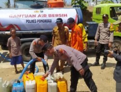 Polres Ponorogo Droping Air Bersih untuk Warga Desa Duri