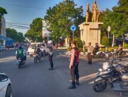 PERWIRA SAT LANTAS POLRES KEDIRI CEK KESIAPAN ANGGOTA SAAT PELAYANAN PAGI