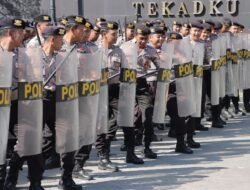 Polres Nganjuk menggelar latihan penyegaran kompi pengendalian massa (Dalmas)
