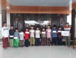 Rumah zakat menyalurkan santunan untuk santri sahabat yatim duafa