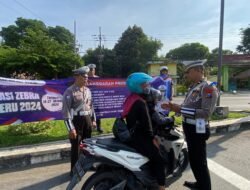 Satlantas Polres Kediri Melaksanakan Kegiatan Edukasi Tertib Berlalu Lintas Kepada Pengguna Jalan