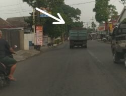 Ratusan Truk Pasir Kelebihan Muatan, Merayap di Jalanan Kabupaten Kediri,Pihak Terkait Terkesan Tutup Mata