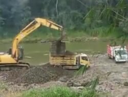 Lapor Komandan : Eskavator Penambang Pasir Liar, Menari nari Di Desa Jimbe-Kademangan-Blitar