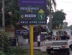 PEDULI KESELAMATAN BERLALULINTAS  THE HERMAWAN VILLAGE PASANG BANNER HIMBAUAN KESELAMATAN