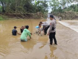 Polisi Peduli, Polres Blitar Salurkan Bantuan dan Siapkan Dapur Umum untuk Warga Terdampak Banjir