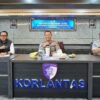 Lanjutkan TFG Polda Lampung – Polda Bali , Korlantas Gelar Tactical Floor Game Pastikan Kesiapan Operasi Lilin 2024, Kakorlantas Imbau Masyarakat Waspadai Titik Rawan