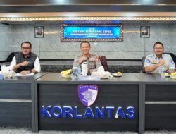 Lanjutkan TFG Polda Lampung – Polda Bali , Korlantas Gelar Tactical Floor Game Pastikan Kesiapan Operasi Lilin 2024, Kakorlantas Imbau Masyarakat Waspadai Titik Rawan