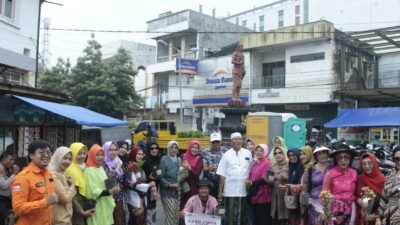 Rumah zakat meriahkan moment hari ibu di CFD Dhoho