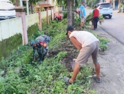 Semangat Gotong Royong, Babinsa Desa Candirejo Dan Warga Bersihkan Lingkungan Desa