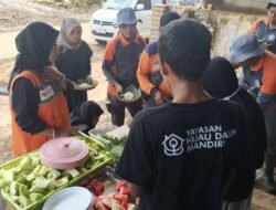 Rumah Zakat dan Yayasan Hijau Daun Mandiri Berkolaborasi Bangun Pos Segar dan Pos Hangat untuk Korban Banjir di Desa Tiron