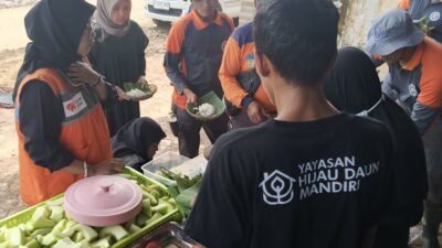 Rumah Zakat dan Yayasan Hijau Daun Mandiri Berkolaborasi Bangun Pos Segar dan Pos Hangat untuk Korban Banjir di Desa Tiron