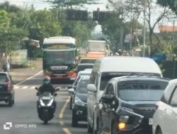 MEMBAHAYAKAN KESELAMATAN PENGGUNA JALAN SOPIR PO. BUS DI TINDAK ANGGOTA SATLANTAS POLRES KEDIRI