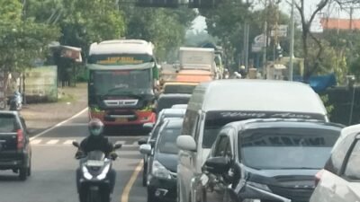 MEMBAHAYAKAN KESELAMATAN PENGGUNA JALAN SOPIR PO. BUS DI TINDAK ANGGOTA SATLANTAS POLRES KEDIRI