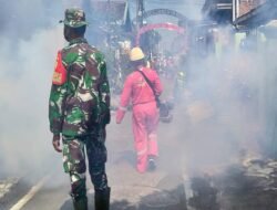 Antisipasi Demam Berdarah Babinsa Bersama Tim Kesehatan Puskesmas Melaksanakan Fogging Dan Sosialisasi Di Sananwetan