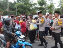 Polres Blitar Kota Kembali Bagikan Takjil Gratis Kali ini di Sekitar TMP Raden Wijaya Blitar