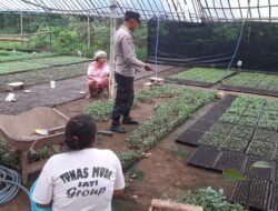Dukung Program Asta Cita, Polisi Kediri Dampingi Warga Manfaatkan Lahan Perkebunan