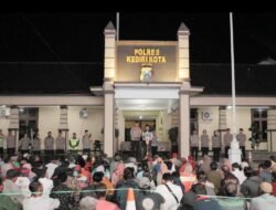 Ketua PCNU Kota Kediri Apresiasi Kepedulian Polisi Berbagi 1000 Paket Lebaran Untuk Warga