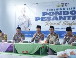Edukasi keselamatan berkendara tertib berlalulintas terus digencarkan oleh Satlantas Polres Kediri di kalangan santri Pondok Pesantren