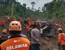 Selain Pos Segar, Relawan Rumah Zakat turut bantu OPSAR Korban benca longsor di Depok Trengalek.