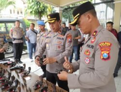 Cek Senpi, Wakapolres Kediri Pastikan Kesiapan dan Disiplin Anggota