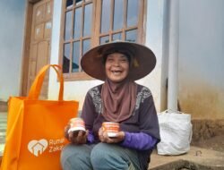 Rumah Zakat dan KSR UB Berbagi Fidyah dan Superqurban untuk Masyarakat Desa Bocek, Kabupaten Malang