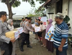 Senyum Renyah Warga Terima Bantuan Polres Madiun Kota di Hari Bhayangkara ke -79