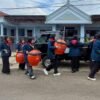 Kolaborasi Rumah Zakat dan KSR UB Pengadaan Tempat Sampah di Desa Bocek