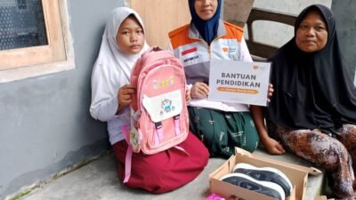 Rumah Zakat Salurkan Bantuan Pendidikan Untuk Yatim-piatu