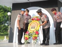 Peringati Hari Bhayangkara ke-79, Polres Kediri Ziarah di Makam Pahlawan