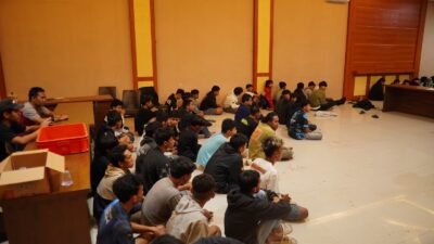 Polres Kediri mengamankan sedikitnya 123 orang yang diduga terlibat aksi anarkis saat unjuk rasa di wilayah Kabupaten Kediri