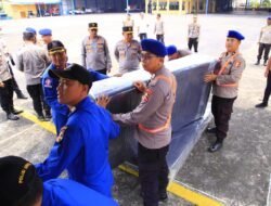 Polri Berangkatkan Bantuan Kemanusiaan ke NTT untuk Bantu Korban Banjir dan Longsor