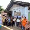 Toilet bersih untuk keluarga Pak Supri, seorang kuli bangunan dengan istri penyandang disabilitas mental.