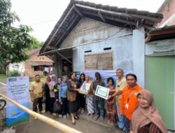 Toilet bersih untuk keluarga Pak Supri, seorang kuli bangunan dengan istri penyandang disabilitas mental.