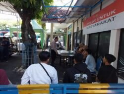 Satlantas Polres Gresik kembali melaksanakan kegiatan “Polantas Menyapa” dengan memberikan sosialisasi kepada masyarakat mengenai mekanisme dan tata cara penerbitan Surat Izin Mengemudi (SIM)