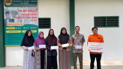 KADO CINTA UNTUK GURU HONORER DI HARI GURU NASIONAL RUMAH ZAKAT KEDIRI