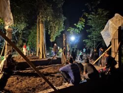 Gotong Royong Pengurukan Bangunan Pondasi Makam Leluhur Raden Ayu Dewi Sekar Wangi (Dewi Kunthi) diNgadiluwih Kabupaten Kediri