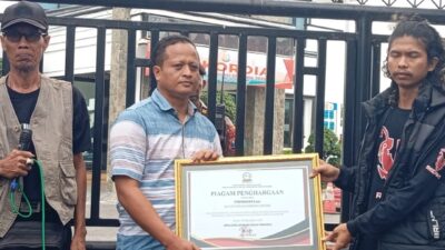 LSM Gerak Indonesia Beri Penghargaan ke Pejabat Kejaksaan dan Polres Kediri dalam Aksi Damai Hari Anti Korupsi