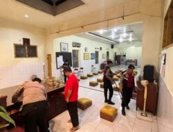 Polres Lumajang Lakukan Sterilisasi Vihara Jelang Perayaan Imlek