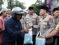 Ramadan Berkah, Kapolda Jatim Berbagi Takjil dan Buka Puasa Bersama Elemen Masyarakat