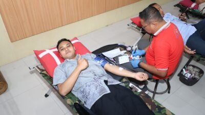POLRES KEDIRI GELAR DONOR DARAH EDISI BULAN RAMADHAN BERSAMA MASYARAKAT