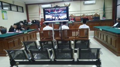 3 TERDAKWA KASUS PENGISIAN PERANGKAT DESA DIVONIS HAKIM TIPIKOR SURABAYA